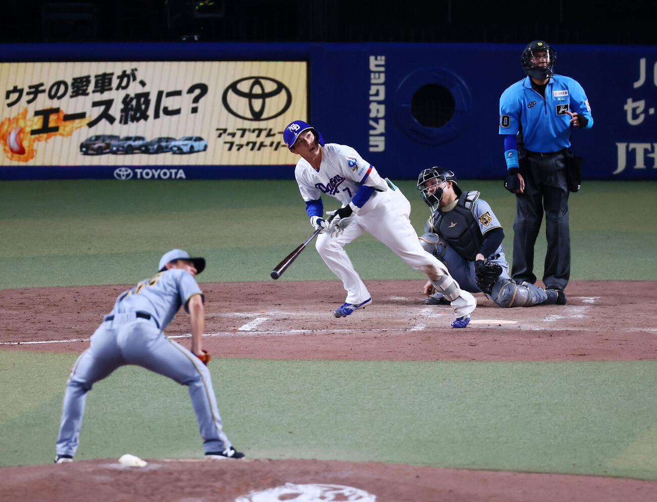 中日対阪神　5回裏中日2死、福永裕基は左越えソロ本塁打を放つ。投手伊藤将司（撮影・加藤哉）