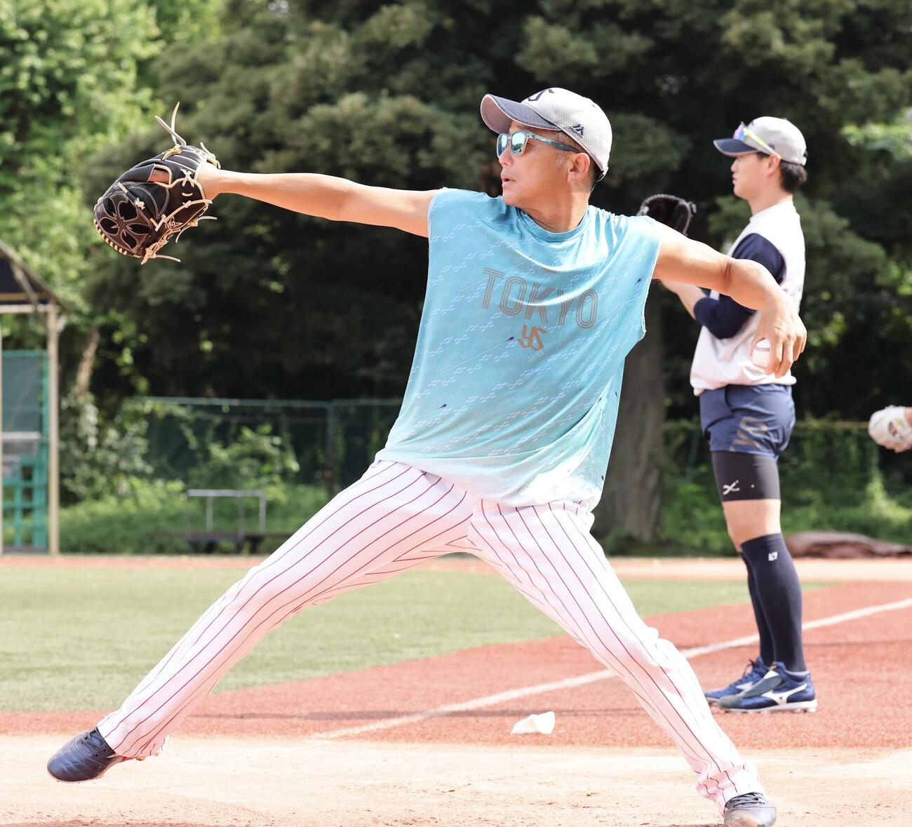 ヤクルト対巨人　キャッチボールするヤクルト石川雅規(撮影・浅見桂子)