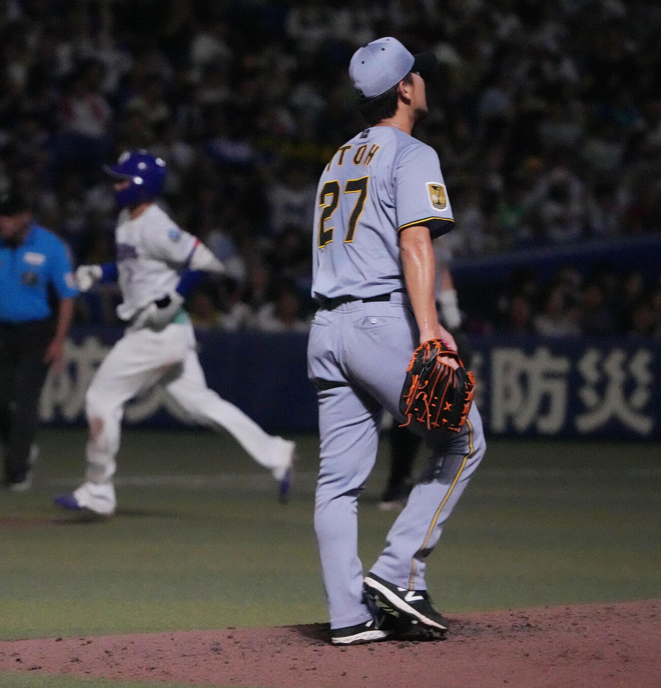 中日対阪神　5回裏中日2死、福永裕基に本塁打を打たれがっくりの阪神先発の伊藤将司（撮影・森本幸一）