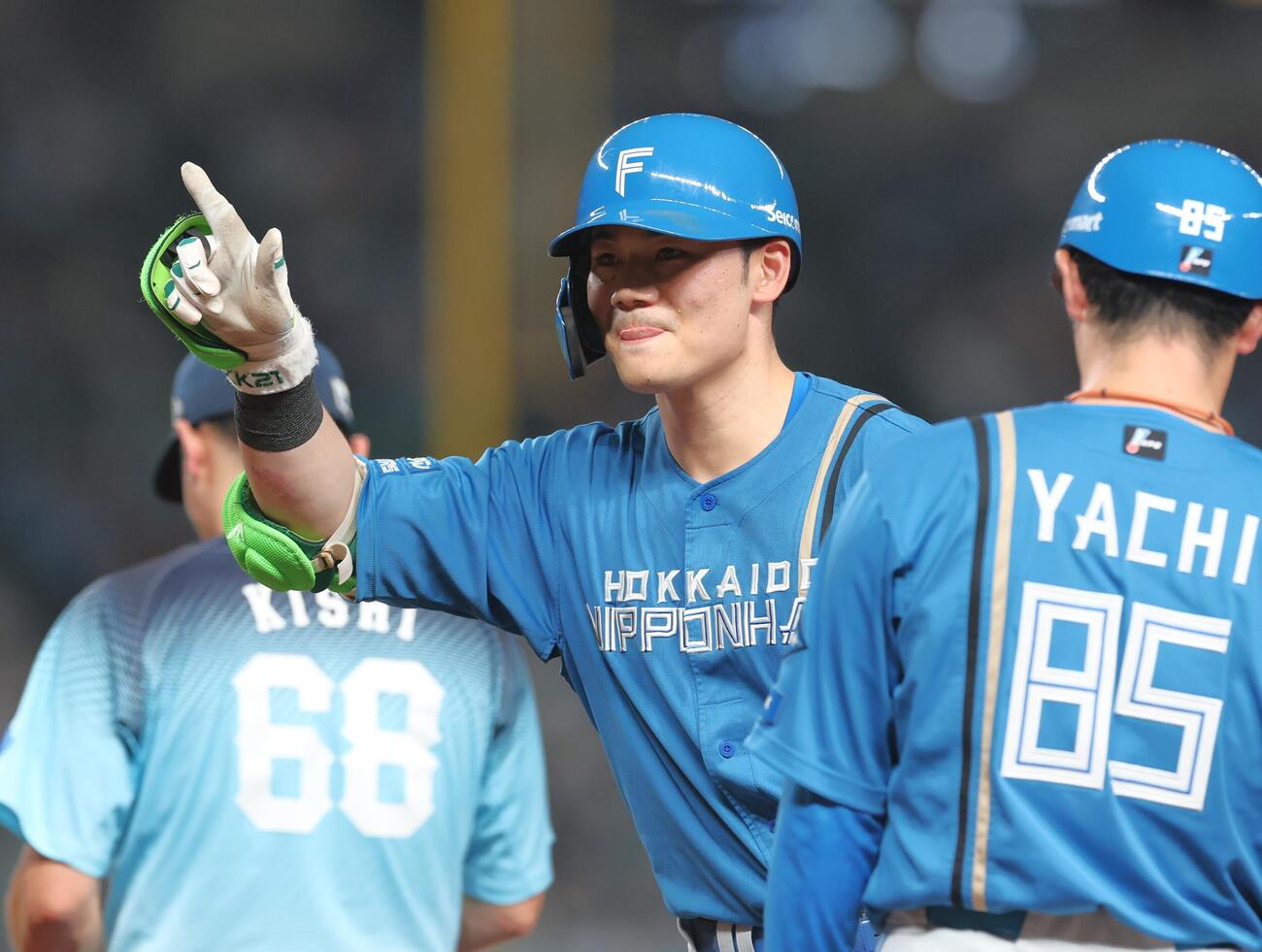 西武対日本ハム　3回表日本ハム1死一、三塁、適時打を放ちポーズをとる清宮幸太郎（撮影・黒川智章）