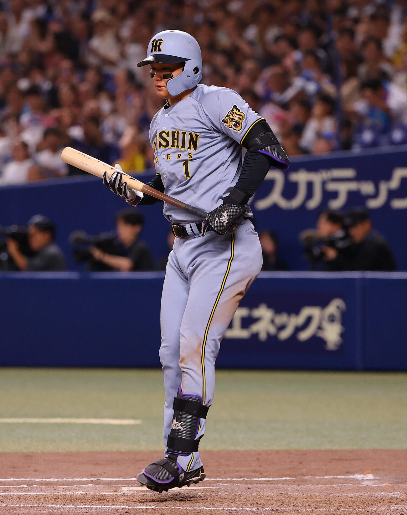 中日対阪神　9回表阪神無死一、二塁、森下翔太は三振に倒れる（撮影・上田博志）