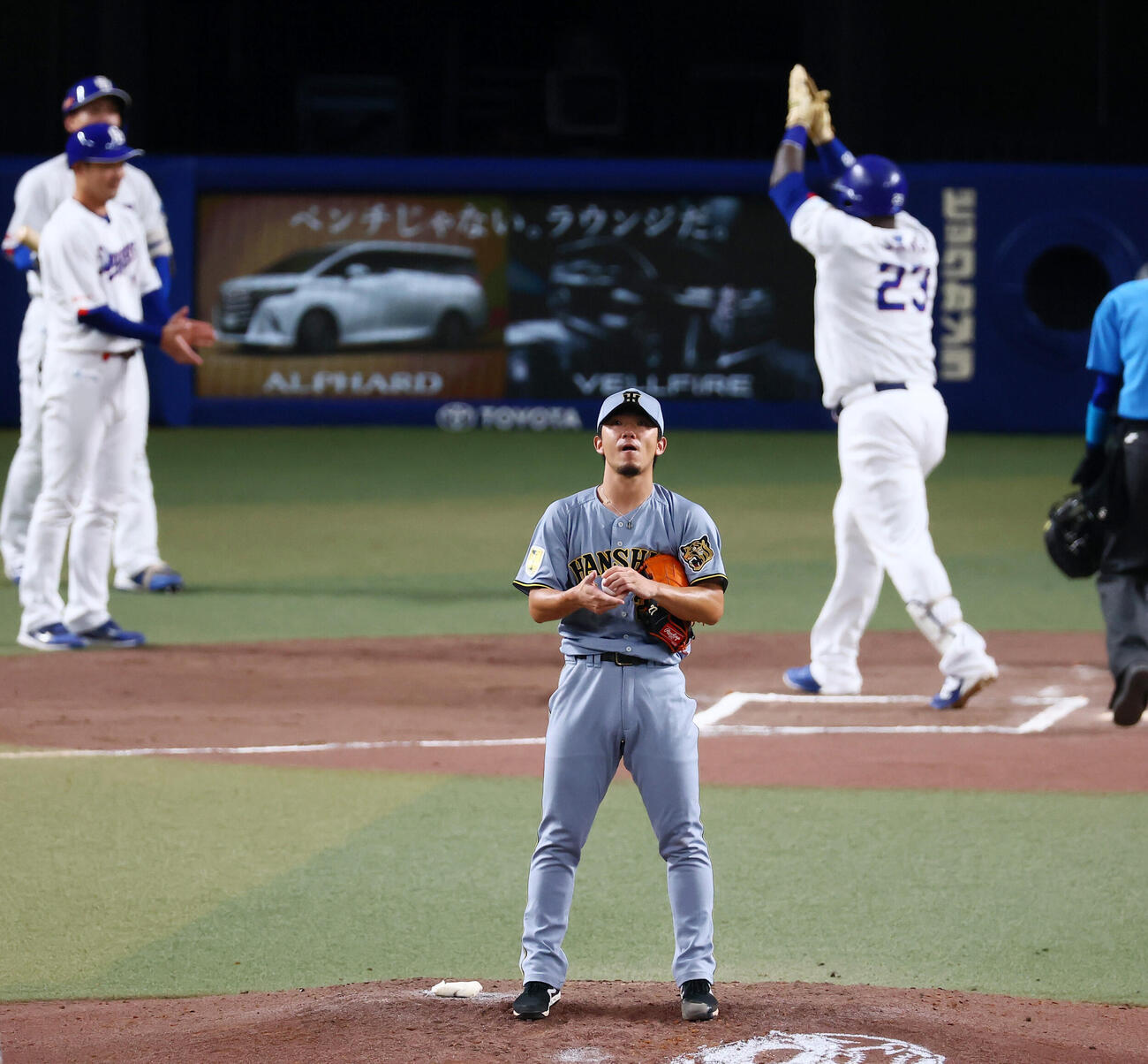 中日対阪神　6回裏中日1死、伊藤将司はミゲル・サノーに左中間越えソロ本塁打を浴びる（撮影・加藤哉）