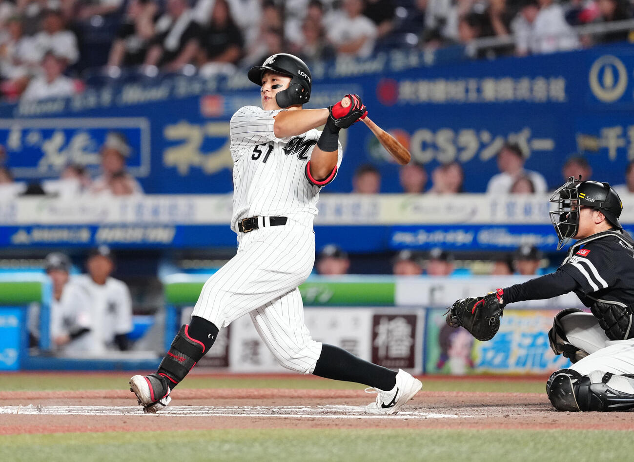 ロッテ対ソフトバンク　10回裏ロッテ1死、サヨナラ本塁打を放つ山口航輝（撮影・鈴木みどり）