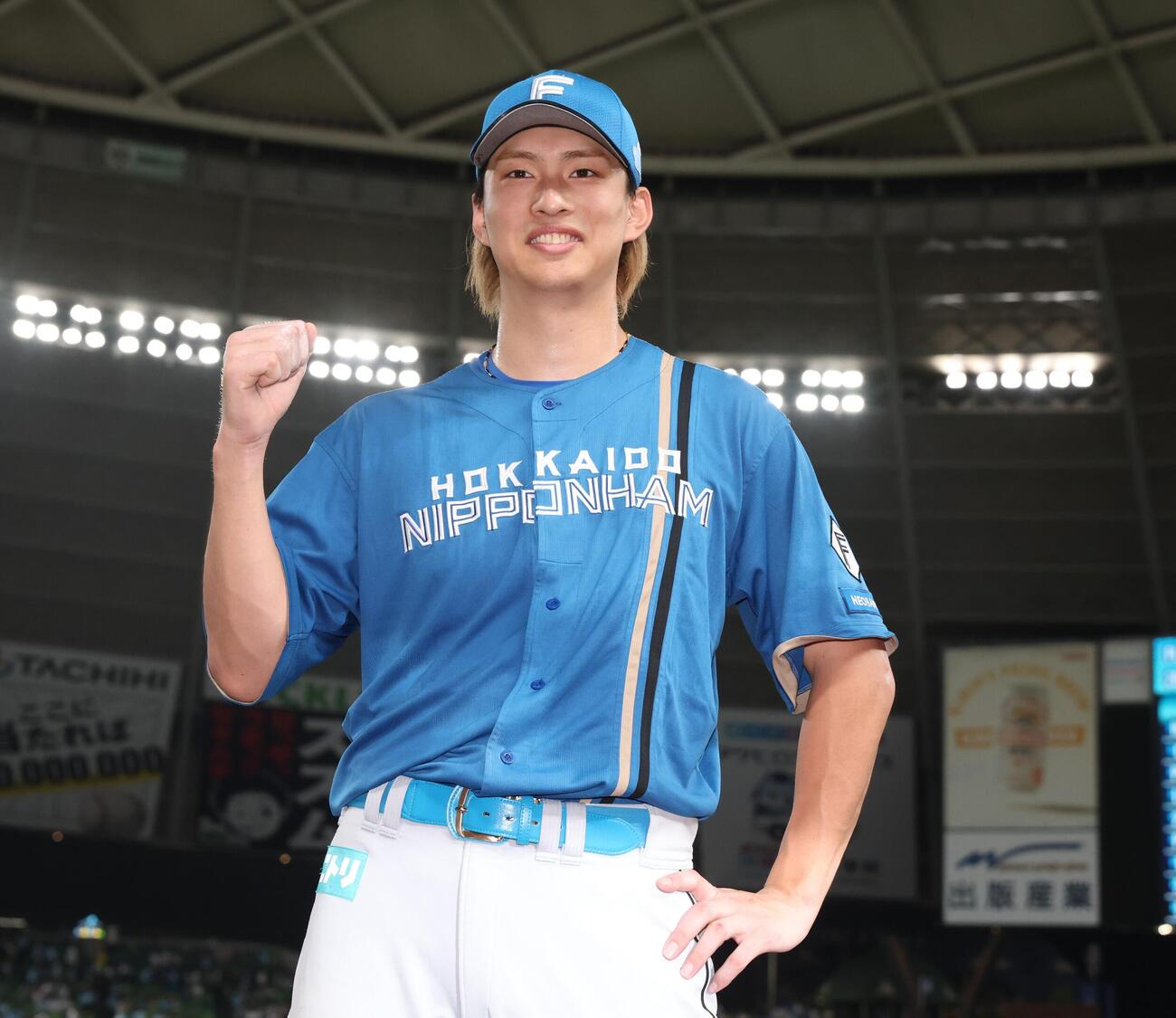 西武対日本ハム　完投勝利を挙げガッツポーズの達孝太（撮影・黒川智章）