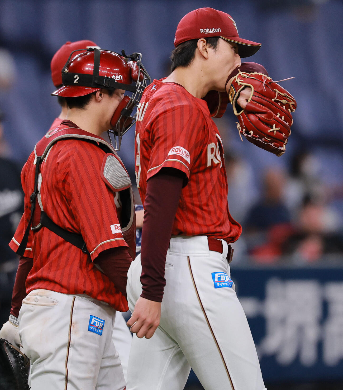 オリックス対楽天　5回裏オリックス1死一、二塁、荘司康誠（右）は紅林弘太郎に適時打を浴びる（撮影・上山淳一）