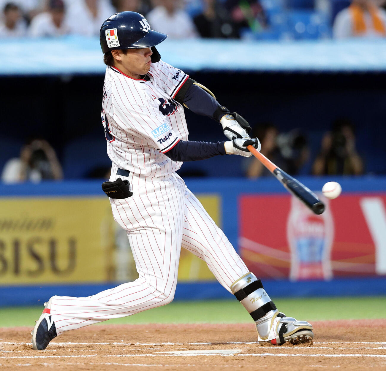 ヤクルト対巨人　1回裏ヤクルト無死、赤羽由紘は二塁打を放つ（撮影・浅見桂子）
