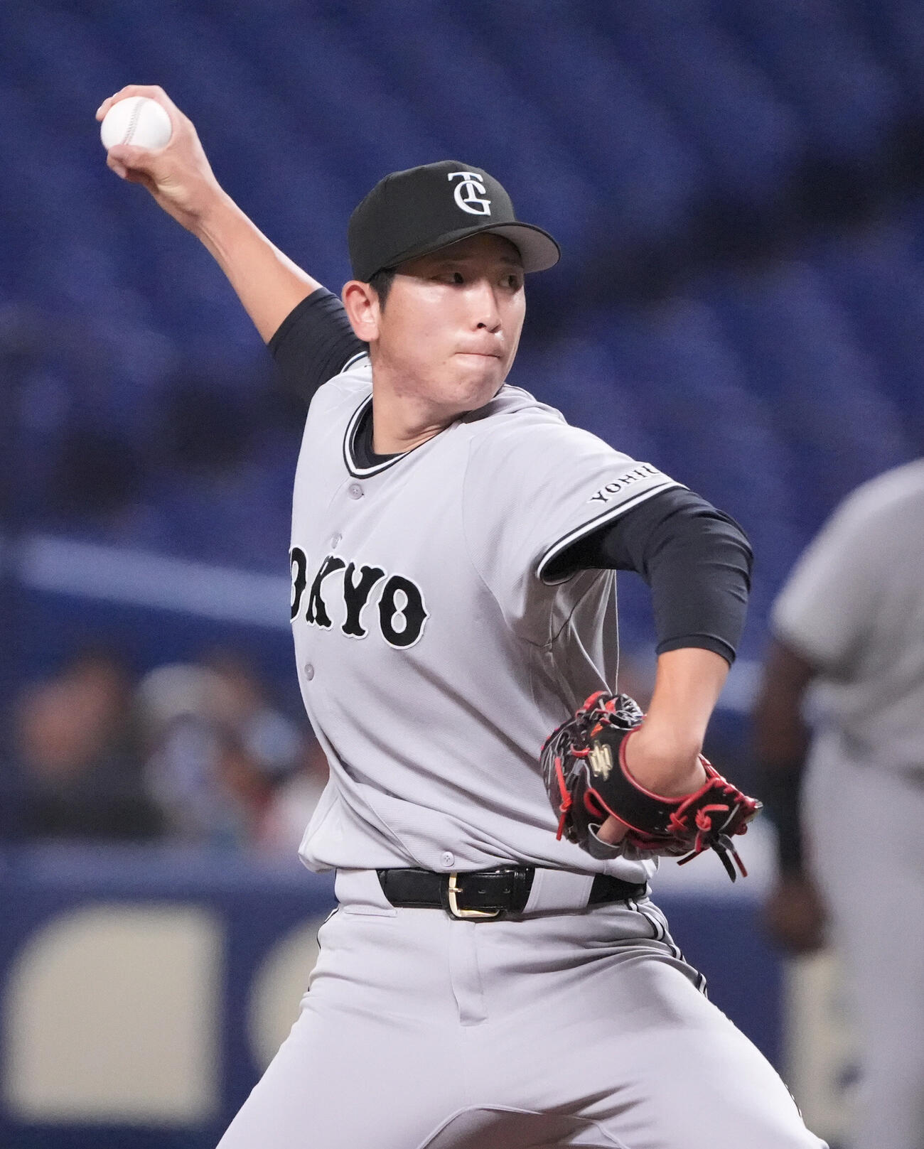 中日対巨人　2回裏、力投する巨人先発の戸郷翔征（撮影・森本幸一）