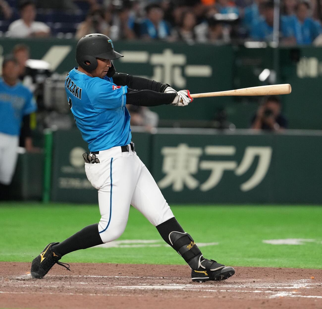 JR四国対東邦ガス　9回裏東邦ガス2死満塁、サヨナラ満塁本塁打を放つ宮崎海（撮影・小島史椰）