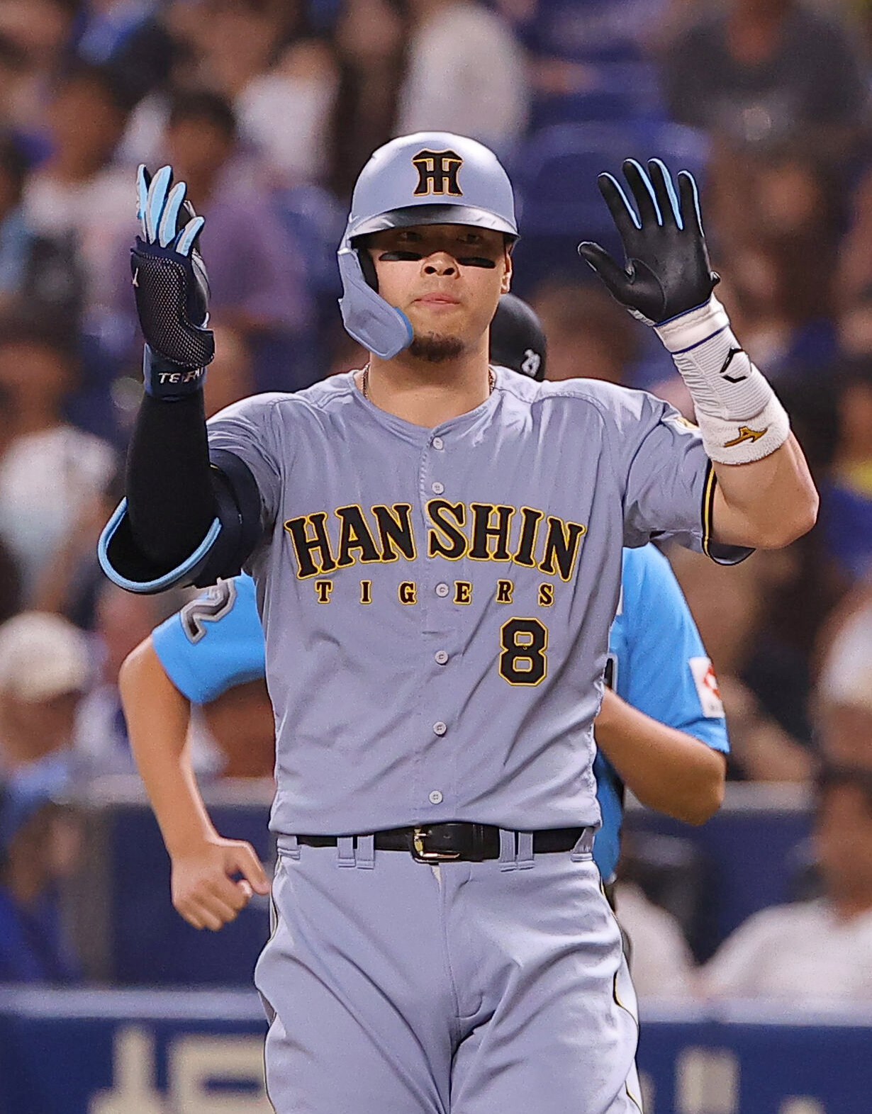 中日対阪神　1回表阪神1死一、二塁、佐藤輝明は先制適時打を放つ（撮影・上田博志）