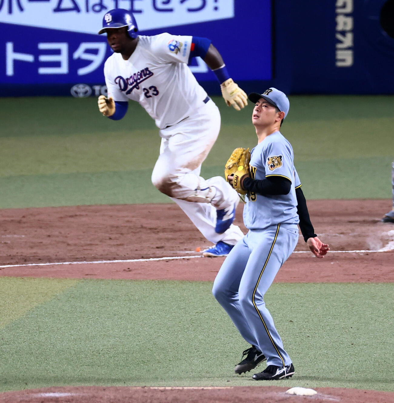 中日対阪神　3回裏中日無死満塁、下村海翔はミゲル・サノーに右前適時打を打たれ失点する（撮影・加藤哉）