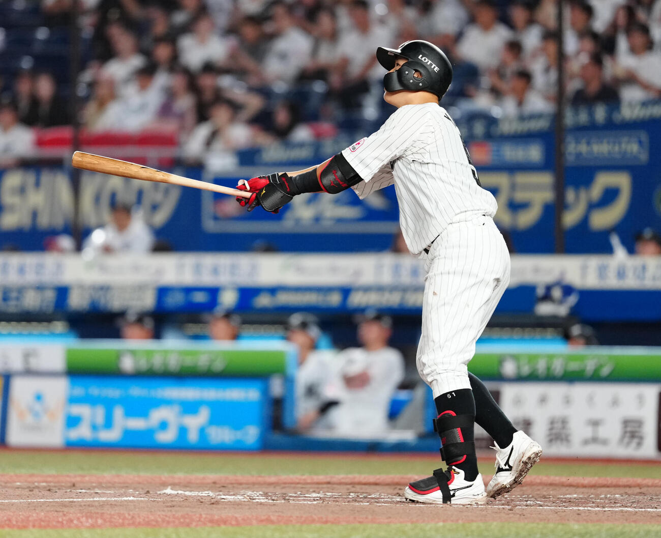 ロッテ対ソフトバンク　3回裏ロッテ1死、ソロ本塁打を放つ山口航輝（撮影・鈴木みどり）