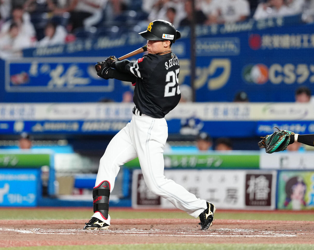 ロッテ対ソフトバンク　2回表ソフトバンク1死一、二塁、先制の適時打を放つ庄子雄大（撮影・鈴木みどり）