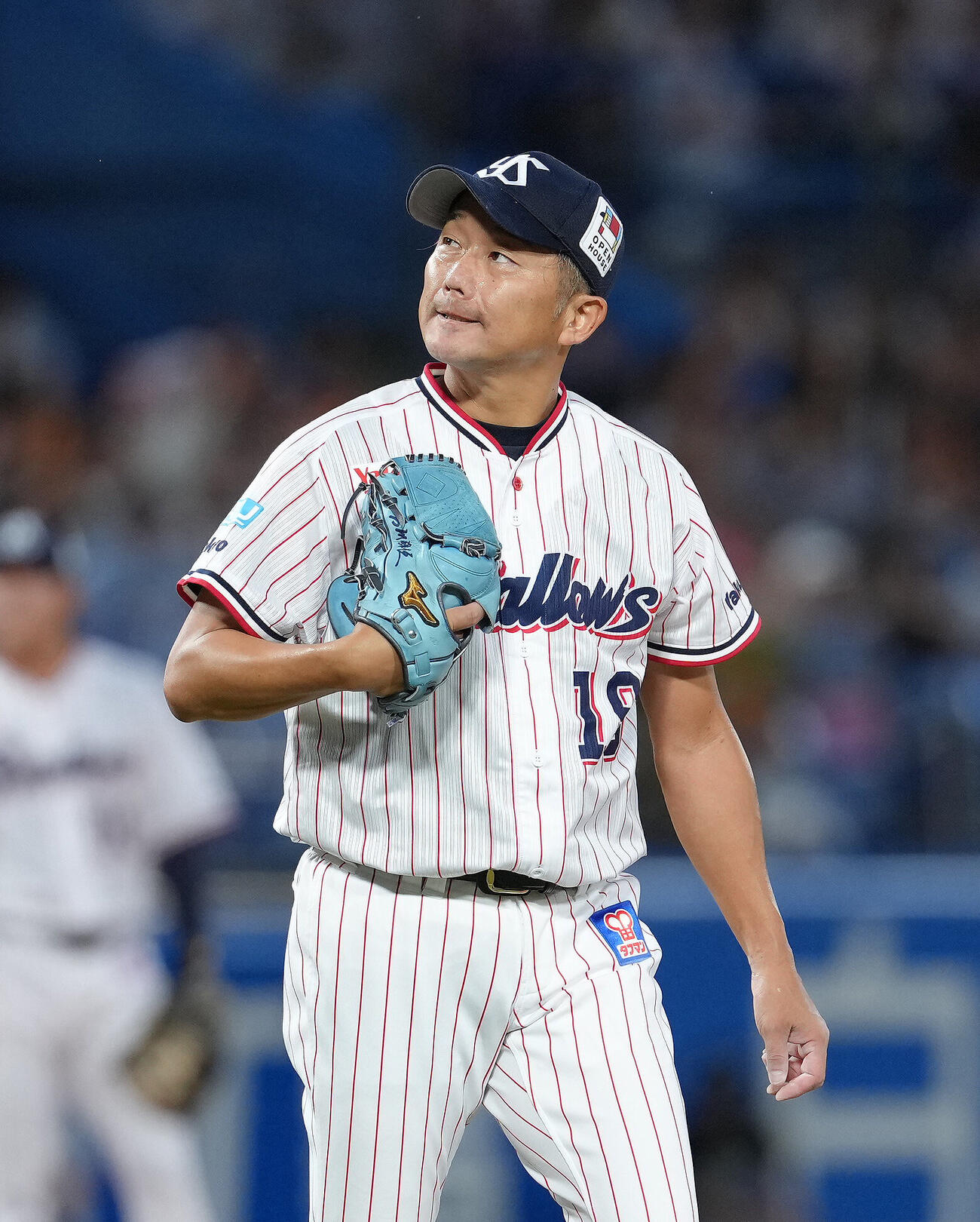ヤクルト対巨人　1回表巨人無死二塁、ボビー・ダルベックに2点本塁打を浴びた石川雅規（撮影・足立雅史）