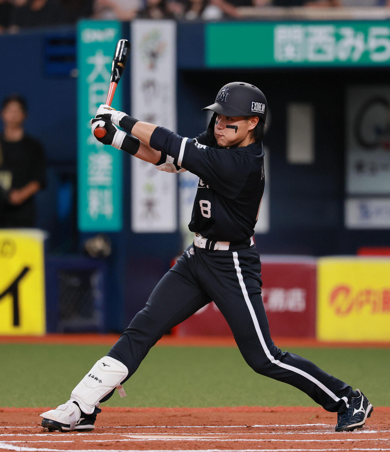 オリックス対楽天　6回裏オリックス無死一塁、麦谷祐介は安打を放つ（撮影・上山淳一）