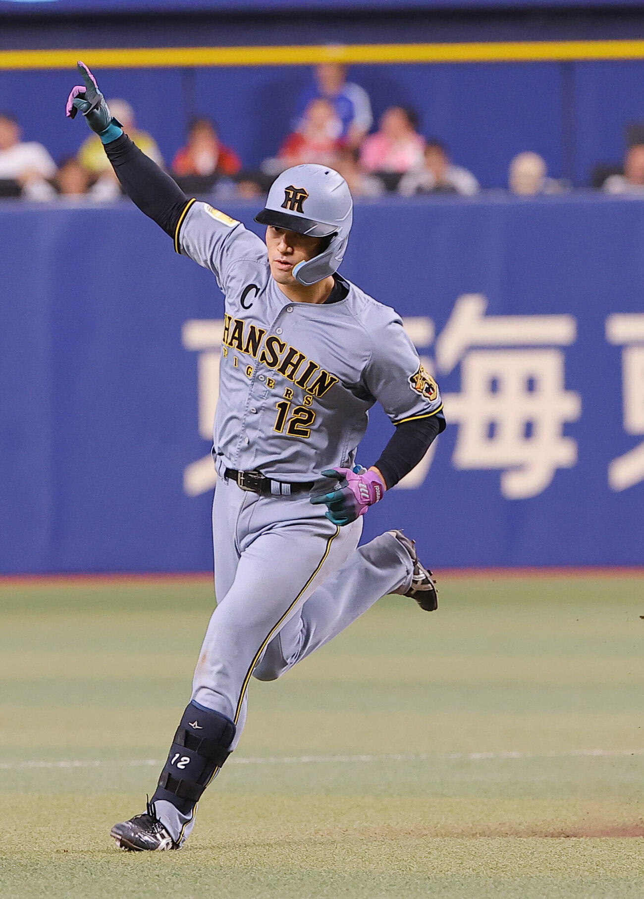 中日対阪神　8回表阪神1死一塁、坂本誠志郎は逆転2点本塁打を放つ（撮影・上田博志）