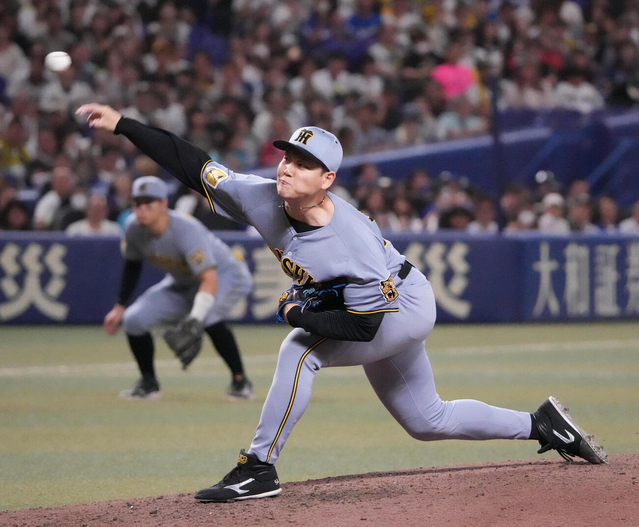 中日対阪神　7回裏、阪神4番手で登板する木下里都（撮影・森本幸一）
