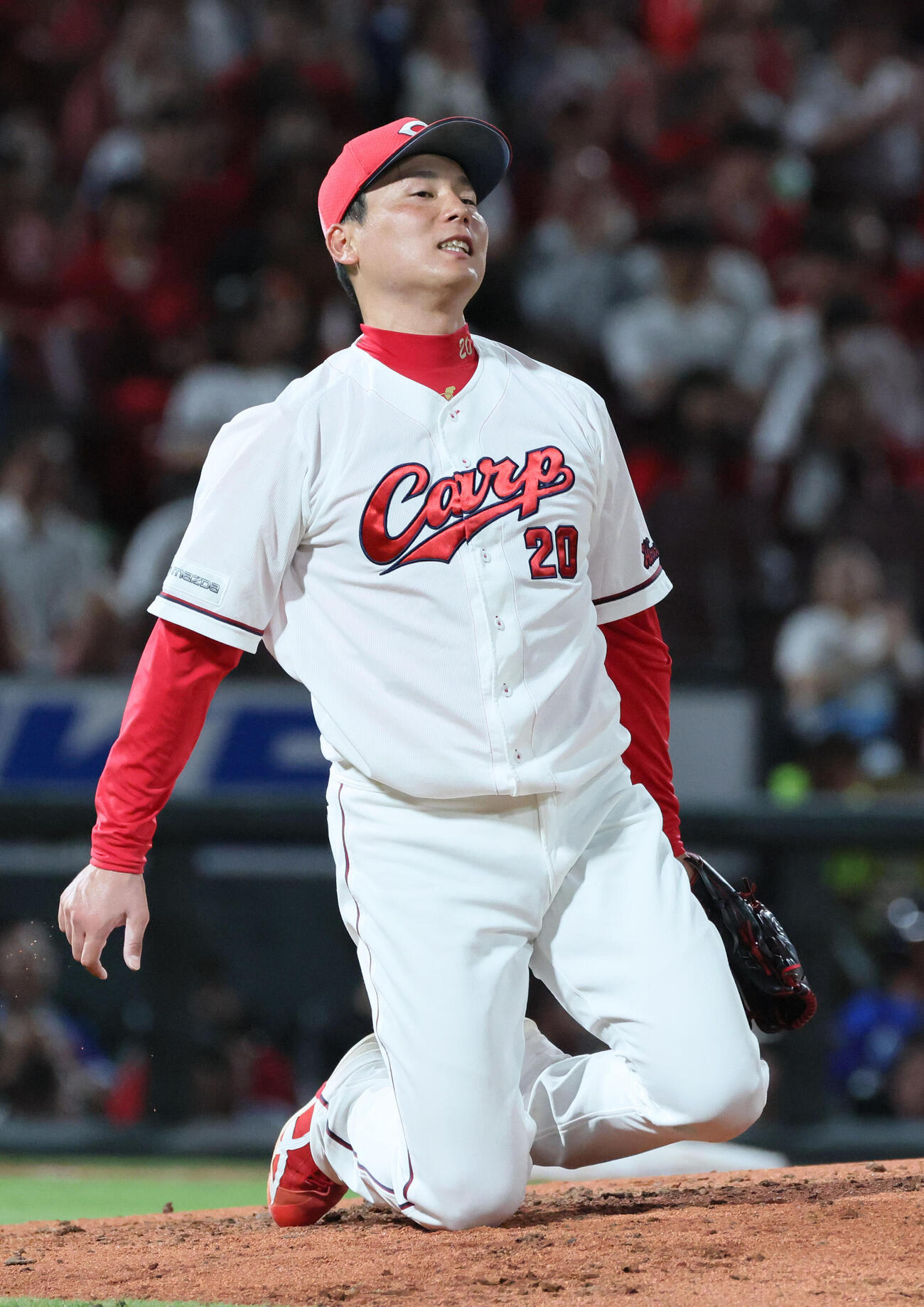 広島対DeNA 7回表DeNA1死、林琢真に中前打を浴びた栗林良吏（撮影・加藤孝規）