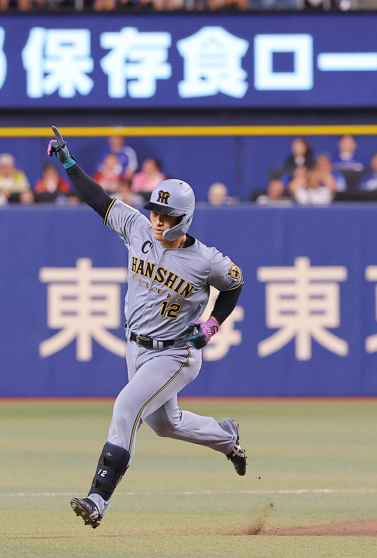 中日対阪神　8回表阪神1死一塁、坂本誠志郎は逆転2点本塁打を放つ（撮影・上田博志）