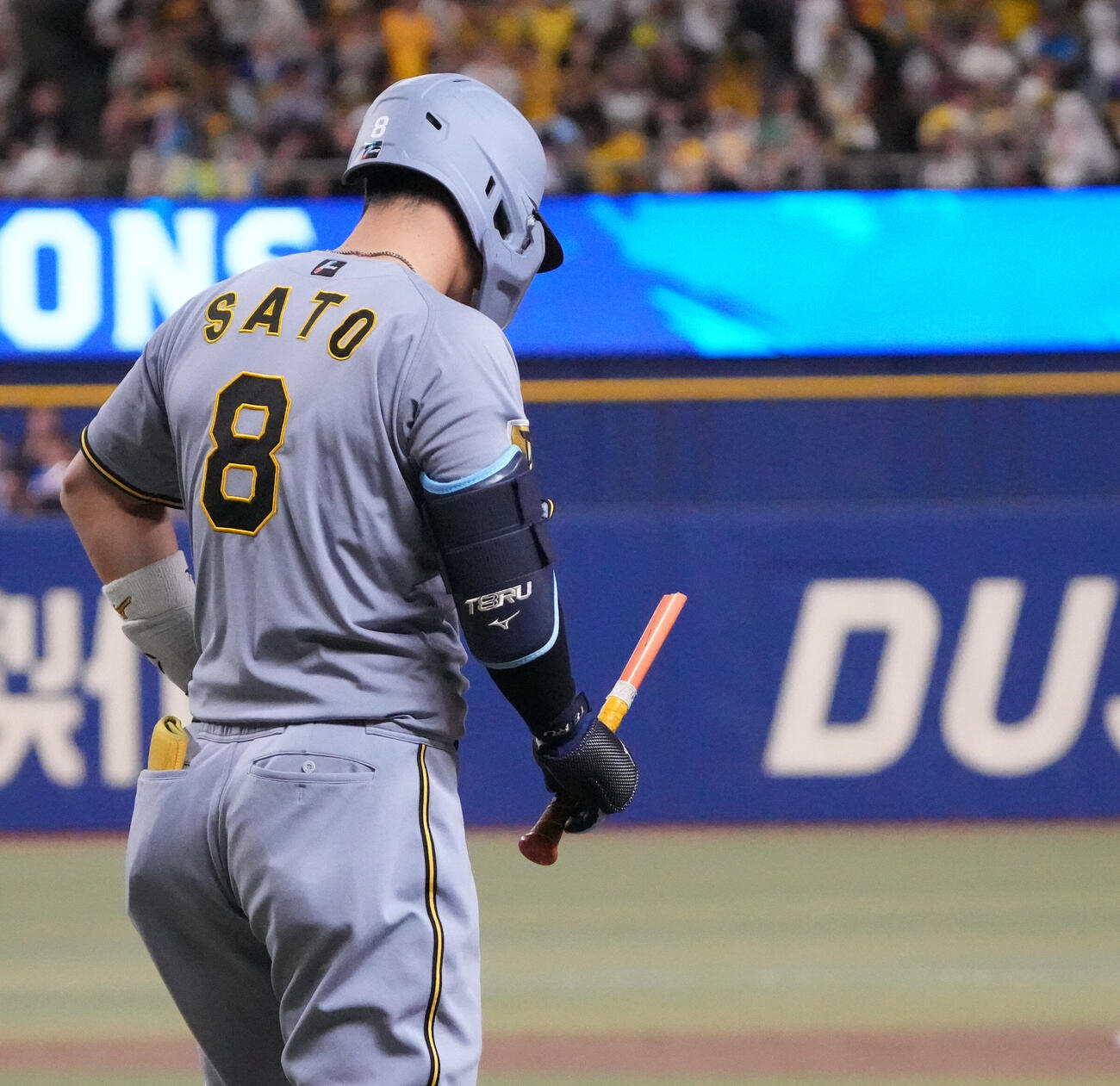 中日対阪神　7回表阪神2死満塁、遊飛に倒れる佐藤輝明（撮影・森本幸一）