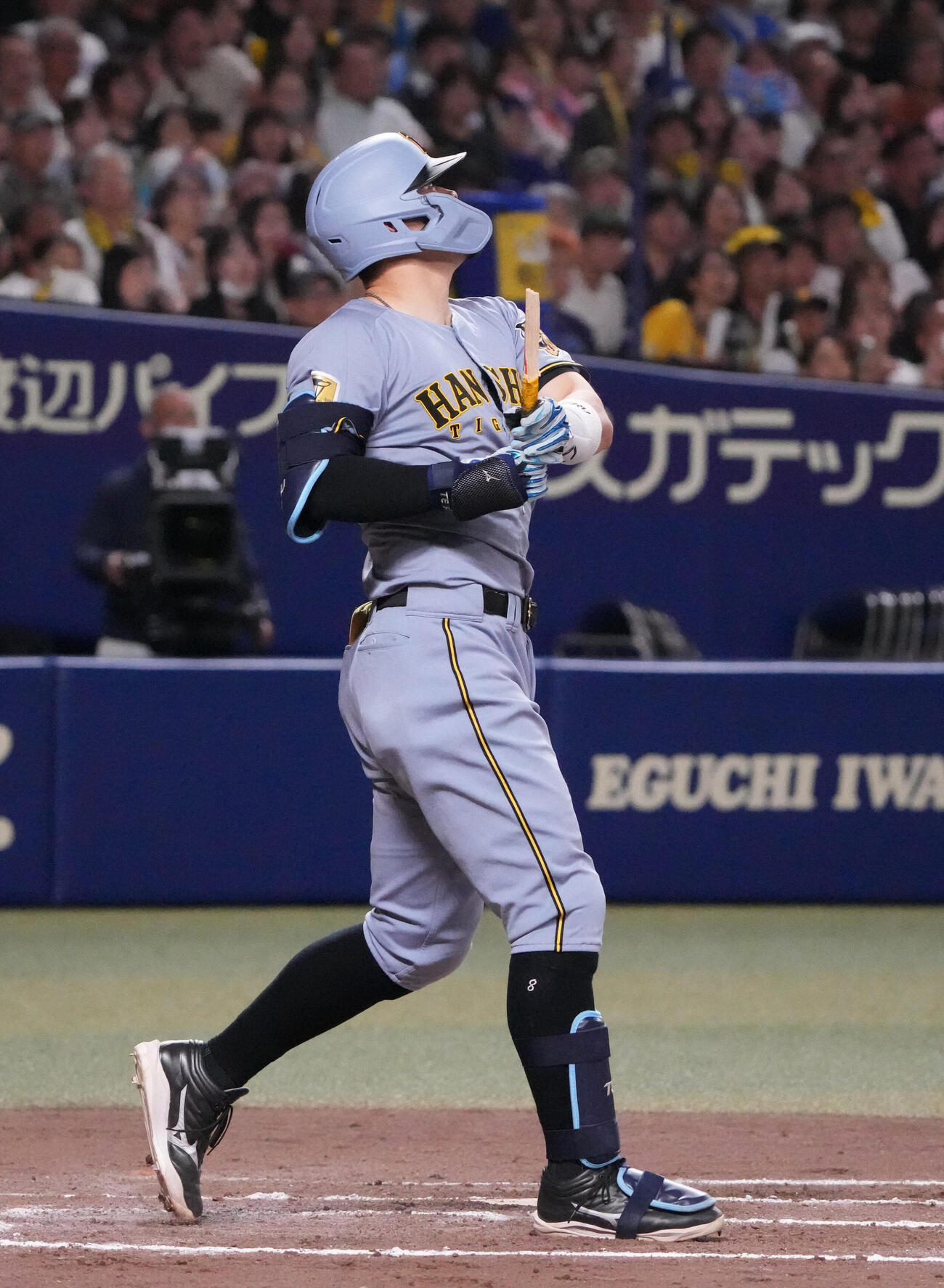 中日対阪神　7回表阪神2死満塁、遊飛に倒れる佐藤輝明（撮影・森本幸一）