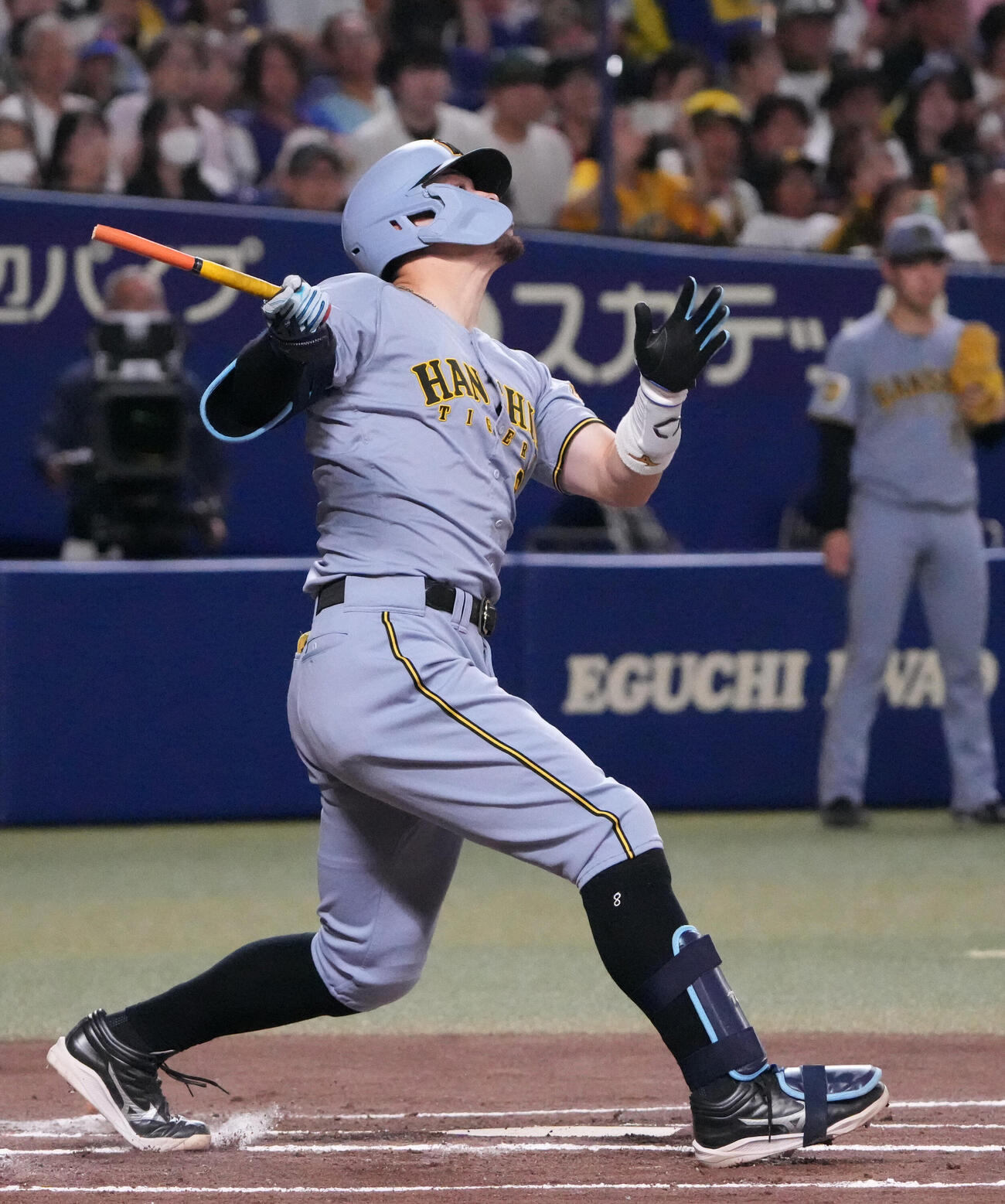 中日対阪神　1回表阪神一、二塁、適時打を放つ佐藤輝明（撮影・森本幸一）