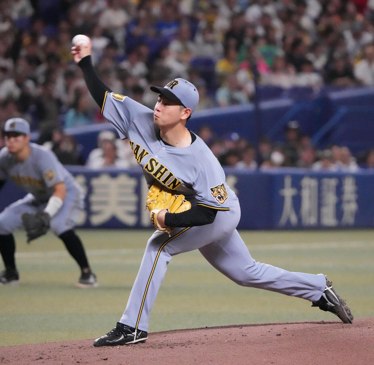 中日対阪神　1回裏、登板する阪神先発の下村海翔（撮影・森本幸一）