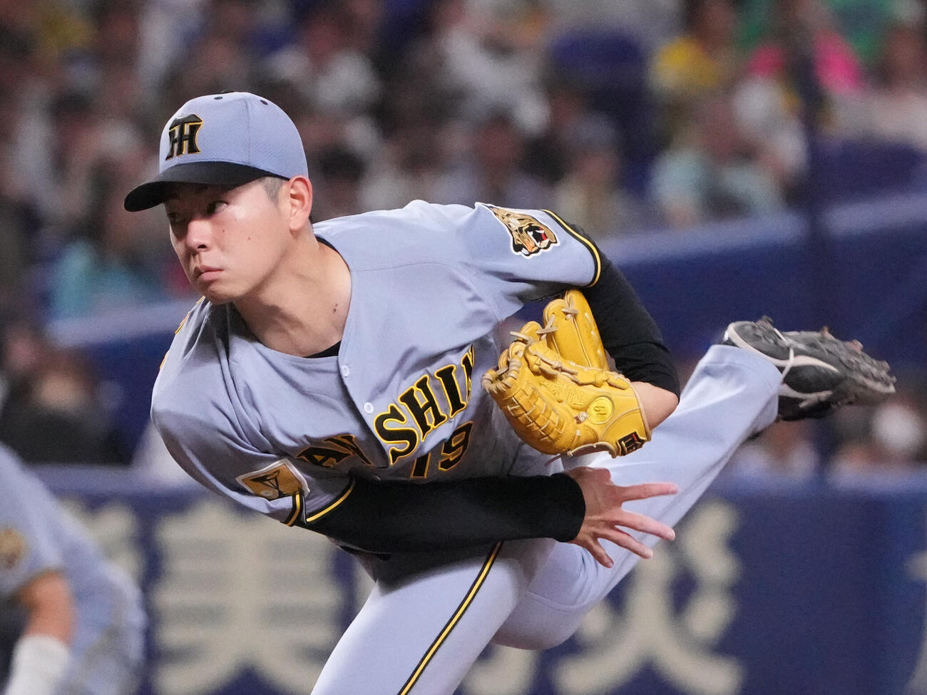 中日対阪神　1回裏、登板する阪神先発の下村海翔（撮影・森本幸一）
