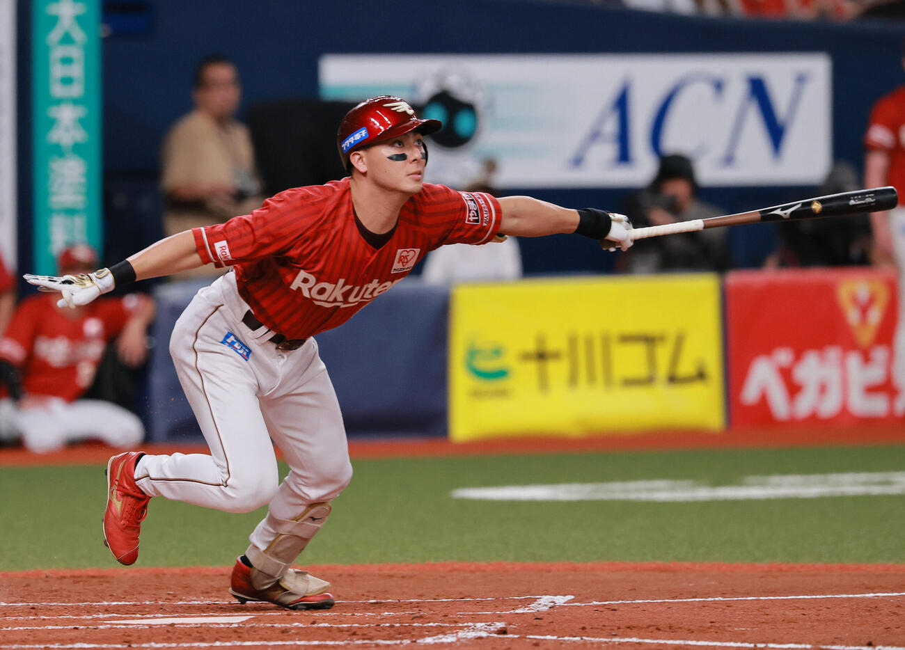 オリックス対楽天　3回表楽天1死満塁、村林一輝は適時打を放つ（撮影・上山淳一）