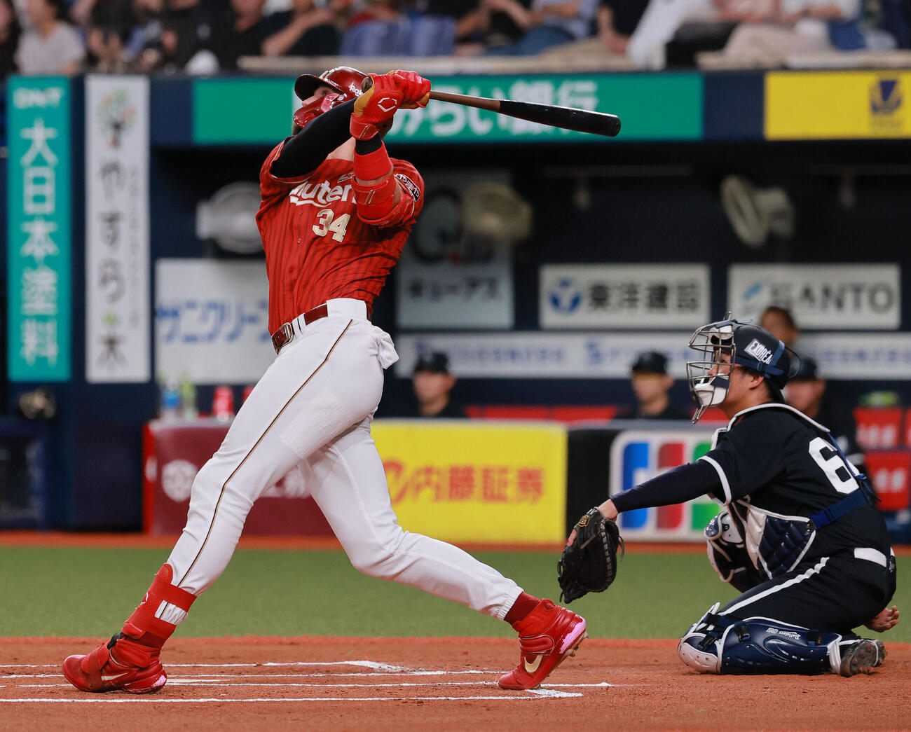 オリックス対楽天　6回表楽天1死、カーソン・マッカスカーはソロ本塁打を放つ（撮影・上山淳一）