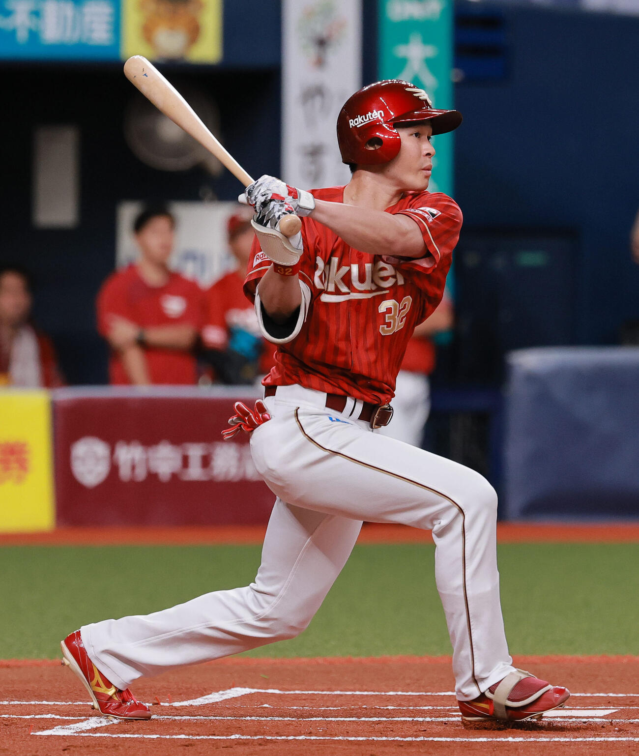 オリックス対楽天　1回表楽天無死、中島大輔は二塁打を放つ（撮影・上山淳一）