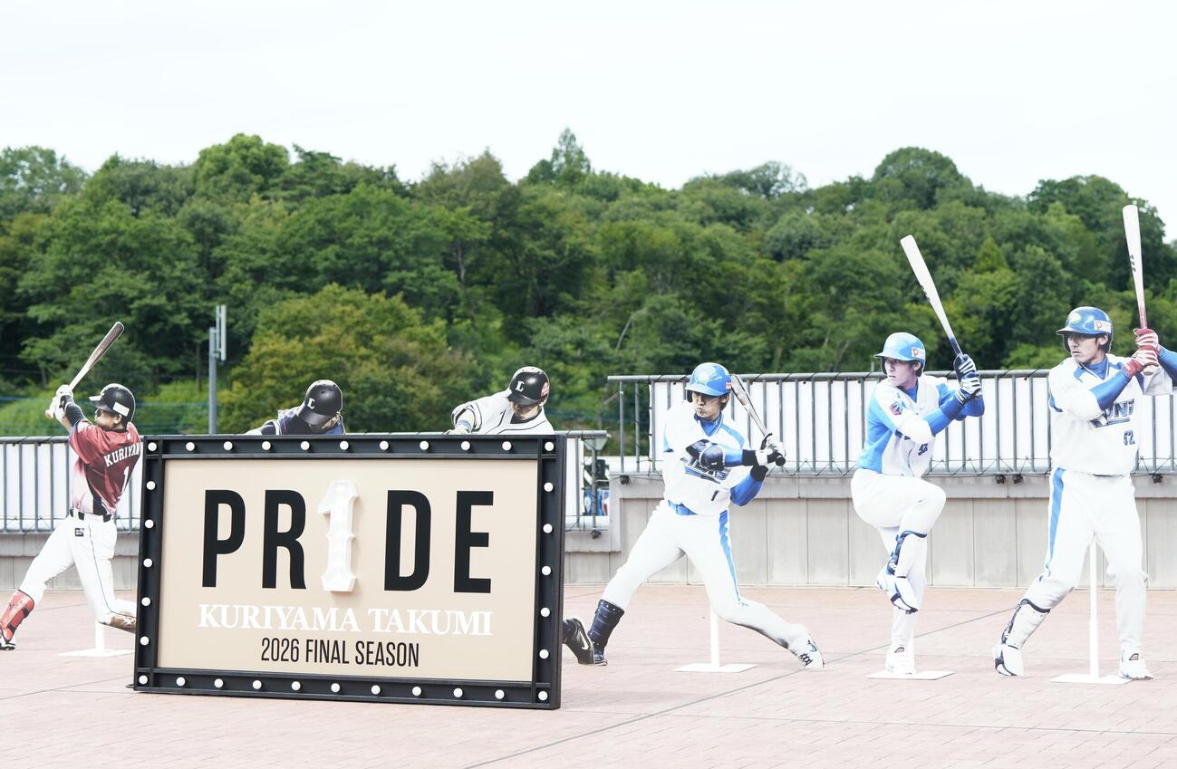 西武対楽天　ベルーナドームで展示される西武栗山巧の写真パネル（撮影・江口和貴）