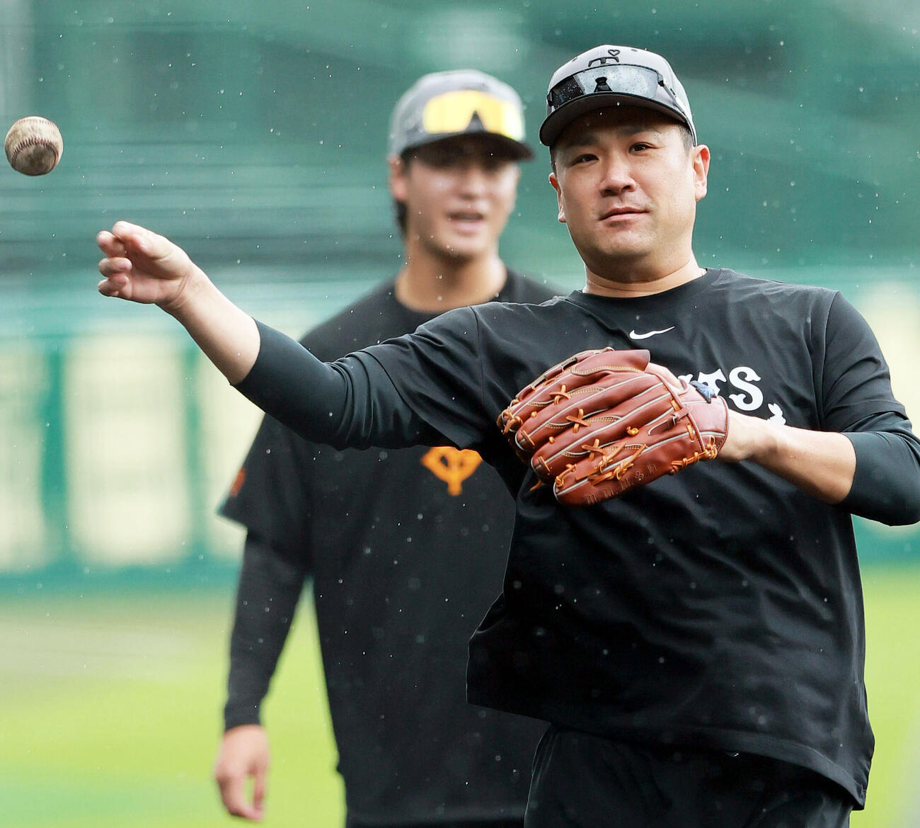 阪神対巨人　ノックを受ける巨人田中将大（撮影・上山淳一）