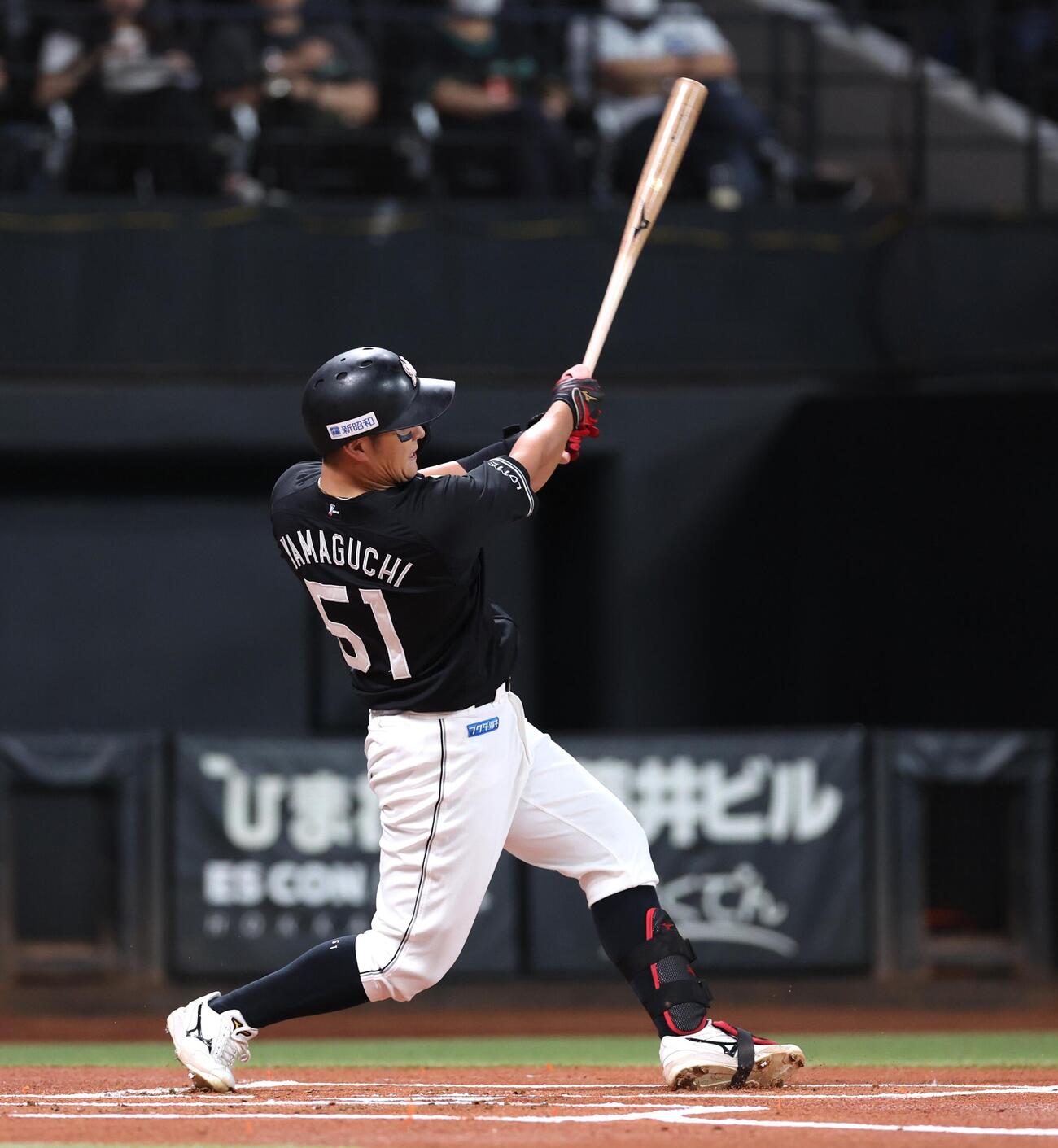日本ハム対ロッテ　1回表ロッテ1死、本塁打を放つ山口航輝（撮影・黒川智章）