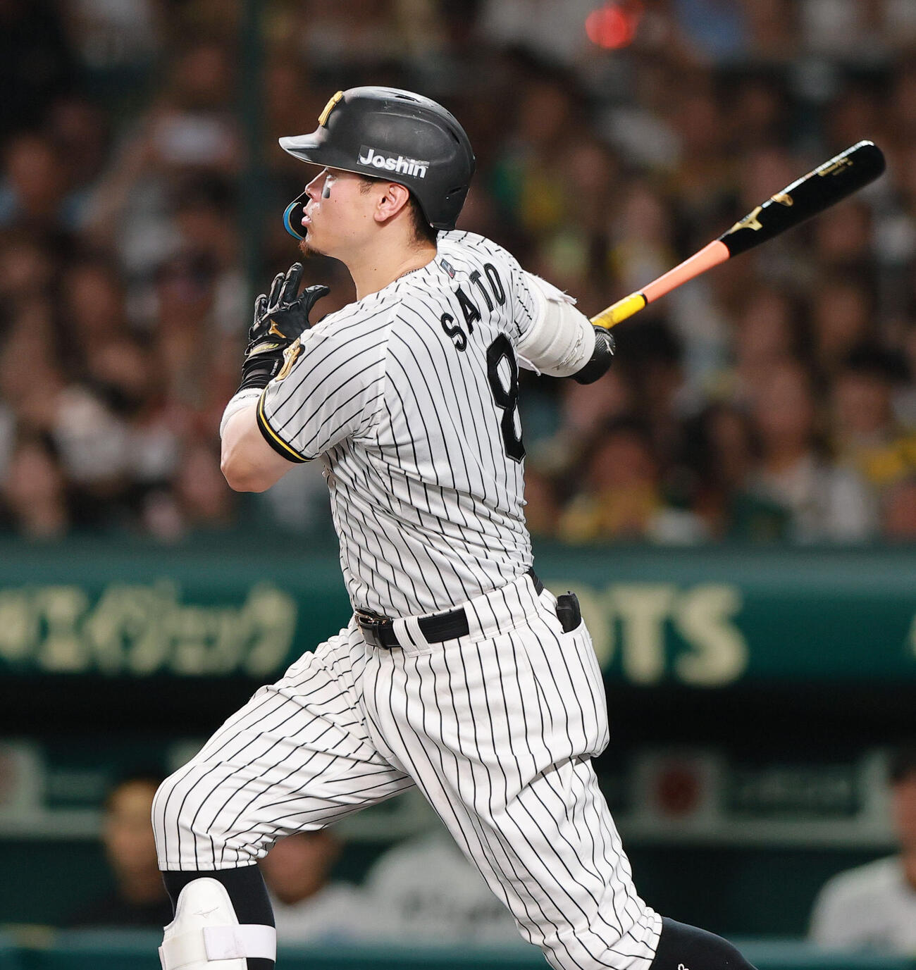 阪神対巨人　3回裏阪神1死一、二塁、佐藤輝明は適時打を放つ（撮影・上山淳一）