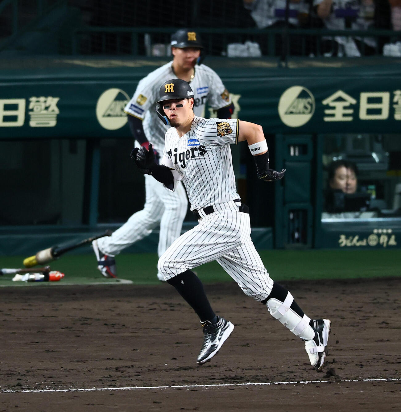 阪神対巨人　3回裏阪神1死一、二塁、佐藤輝明は右前適時打を放つ（撮影・加藤哉）