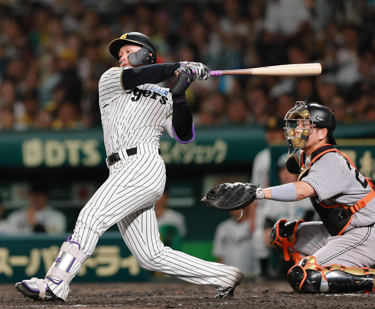 阪神対巨人　3回裏阪神1死一塁、森下翔太は安打を放つ（撮影・上山淳一）