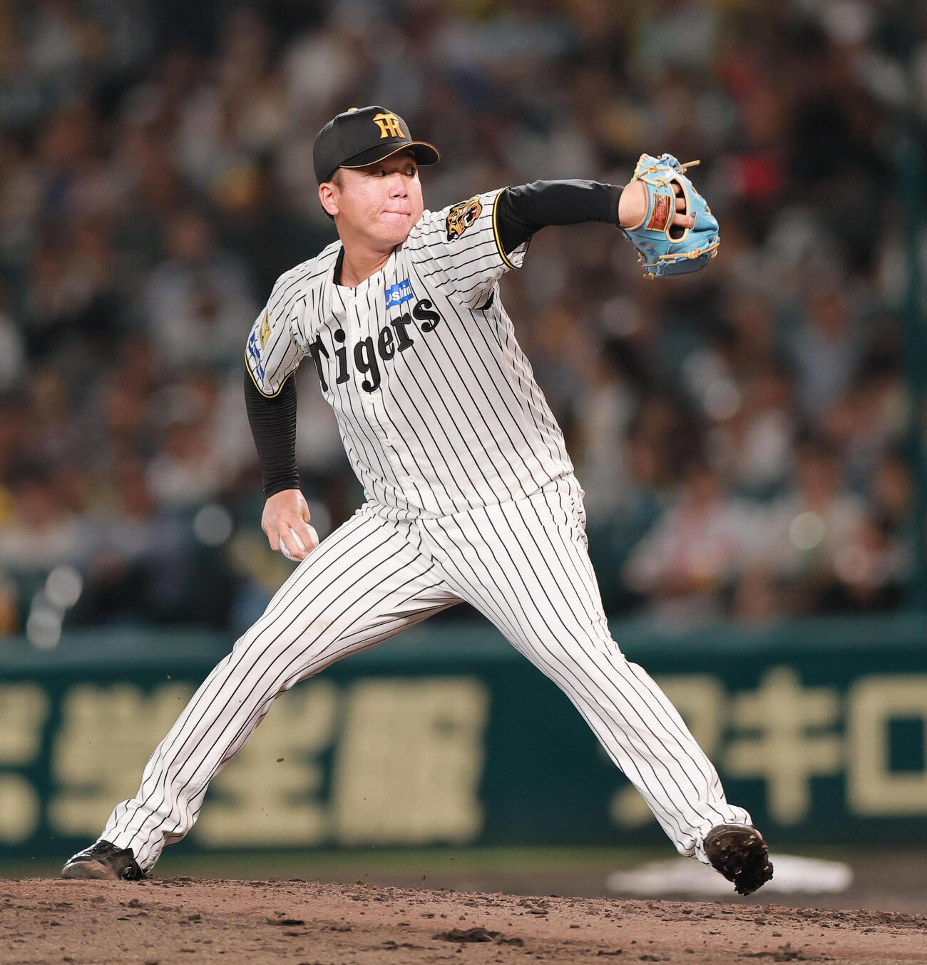 阪神対巨人　5回表、力投する阪神村上頌樹（撮影・上山淳一）