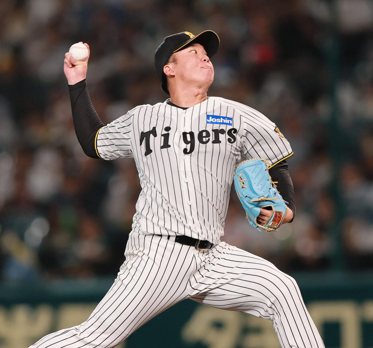 阪神対巨人　5回表、力投する阪神村上頌樹（撮影・上山淳一）