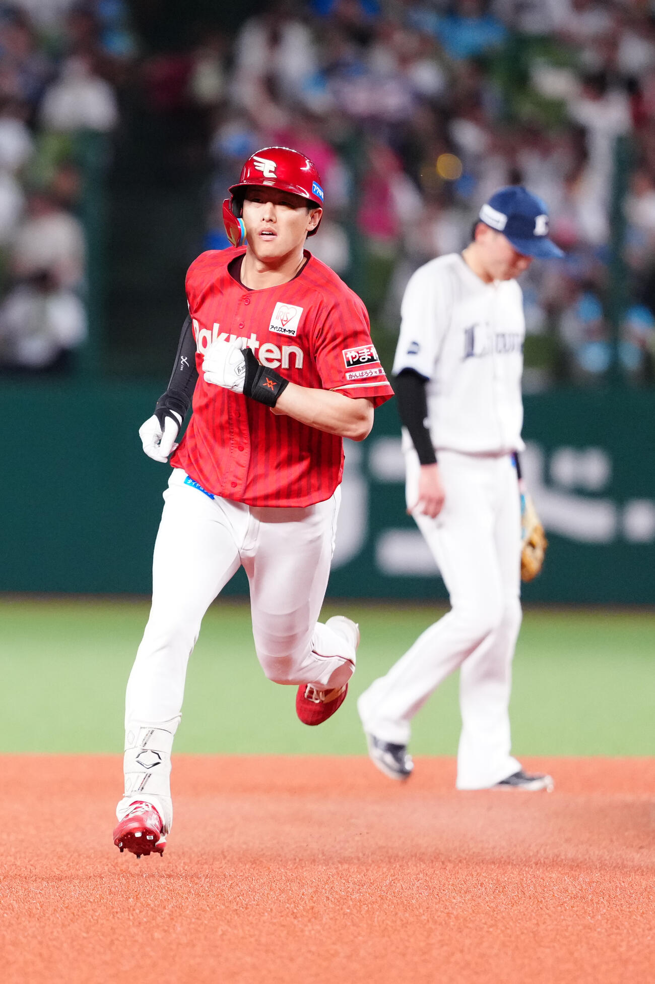 西武対楽天　5回表楽天2死一、三塁、3点本塁打を放ち、ダイヤモンドを1周する辰己涼介（撮影・江口和貴）