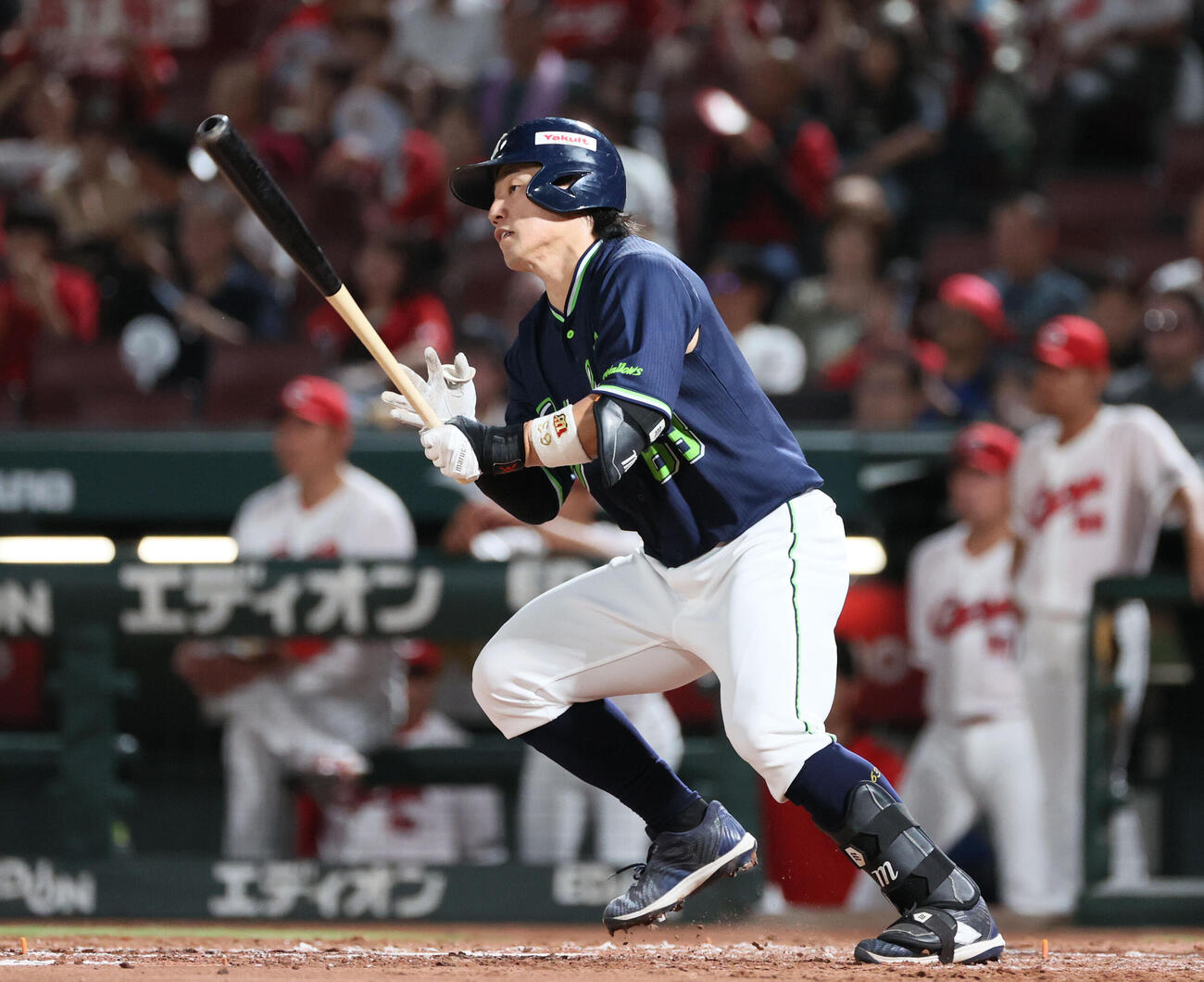 広島対ヤクルト　4回表ヤクルト2死二塁、増田珠は先制左適時打を放つ（撮影・加藤孝規）