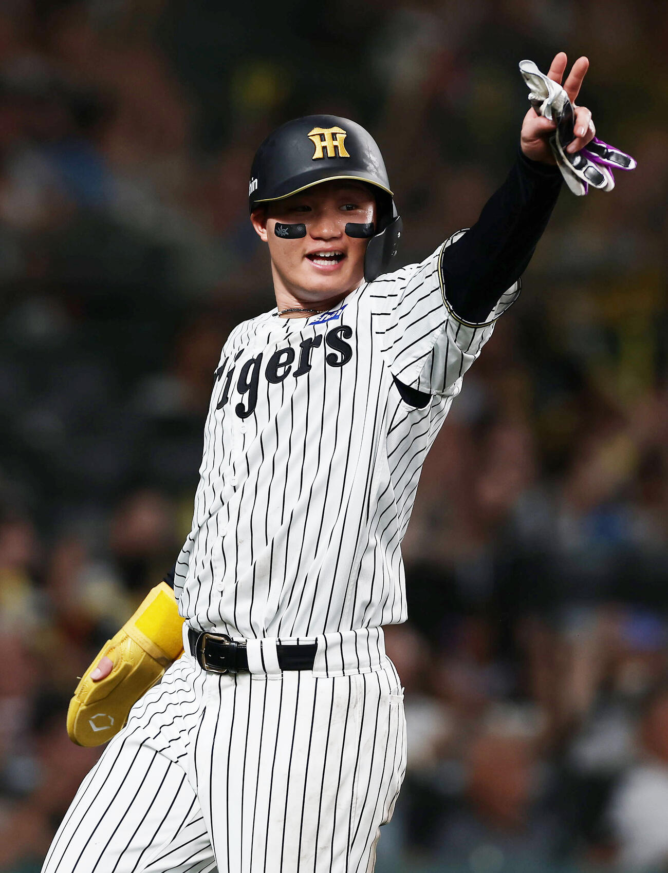 阪神対巨人　5回裏阪神1死三塁、大山悠輔の犠飛で生還した森下翔太（撮影・前田充）