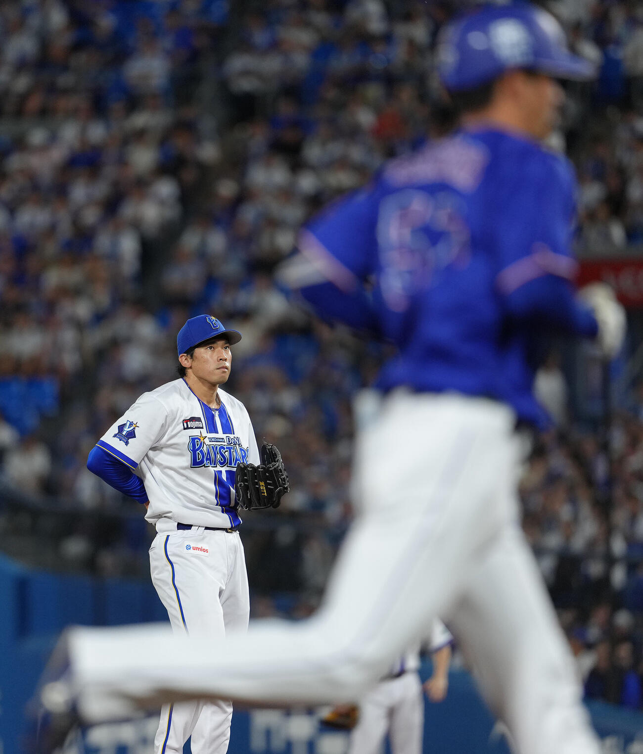 DeNA対中日　4回表中日2死、花田旭（右）に先制本塁打を浴びた尾形崇斗（撮影・足立雅史）