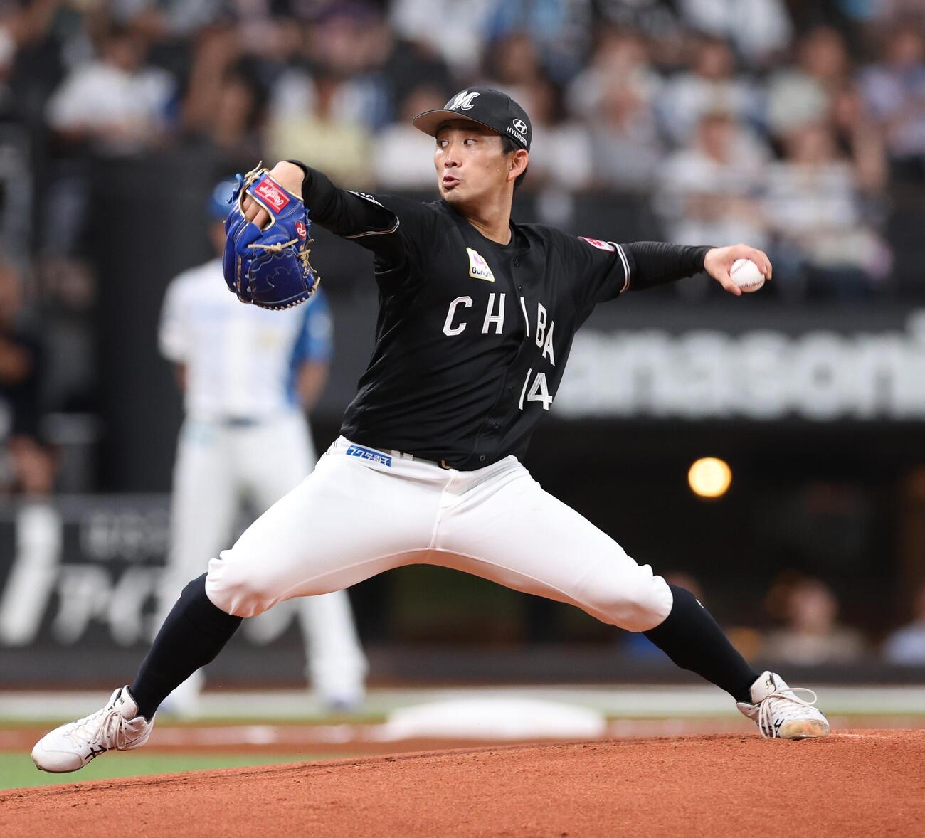 日本ハム対ロッテ　ロッテ先発の小島和哉（撮影・黒川智章）