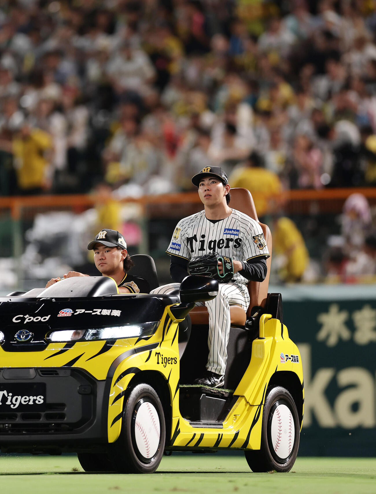 阪神対巨人　9回表、マウンドに向かう阪神工藤泰成（撮影・前田充）