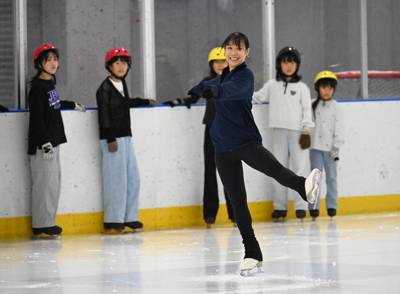 阪神近本光司による「子ども夢応援プロジェクト」が行われ、スケート教室では三原舞依が模範演技を披露する（撮影・和賀正仁）