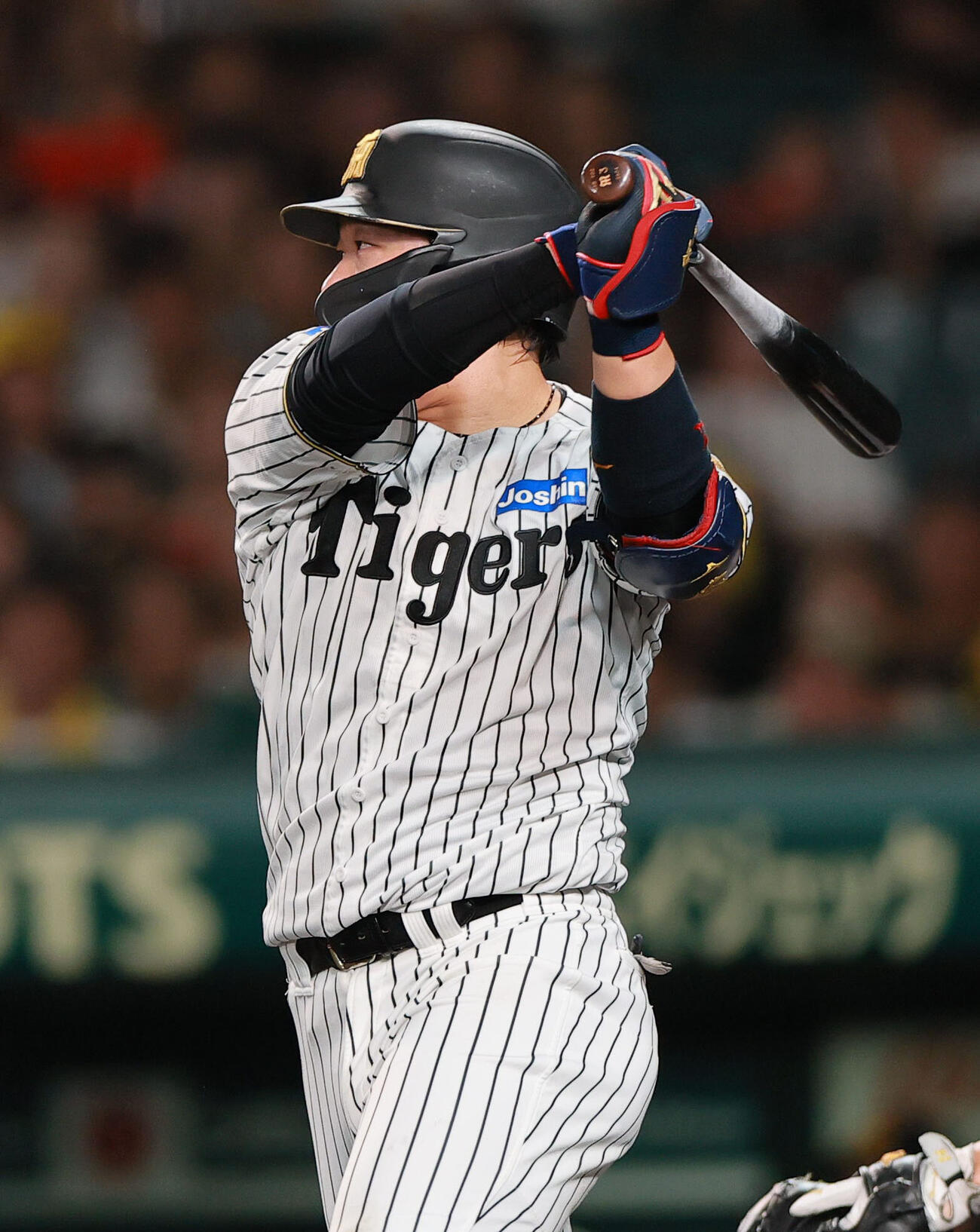 阪神対巨人　5回裏阪神1死三塁、大山悠輔は右飛を放ち犠飛とする（撮影・上山淳一）