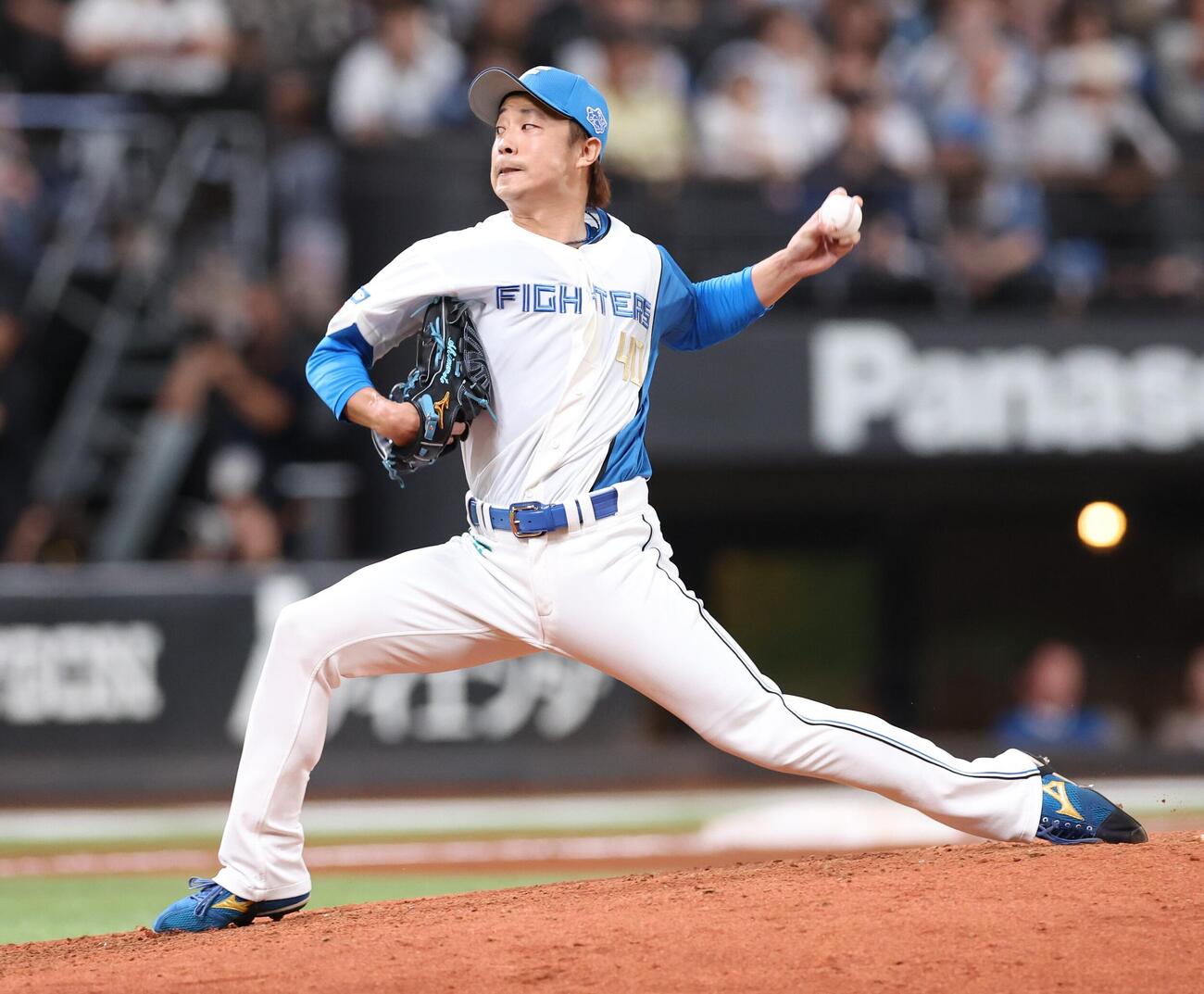 日本ハム対ロッテ　7回途中登板の島本浩也（撮影・黒川智章）