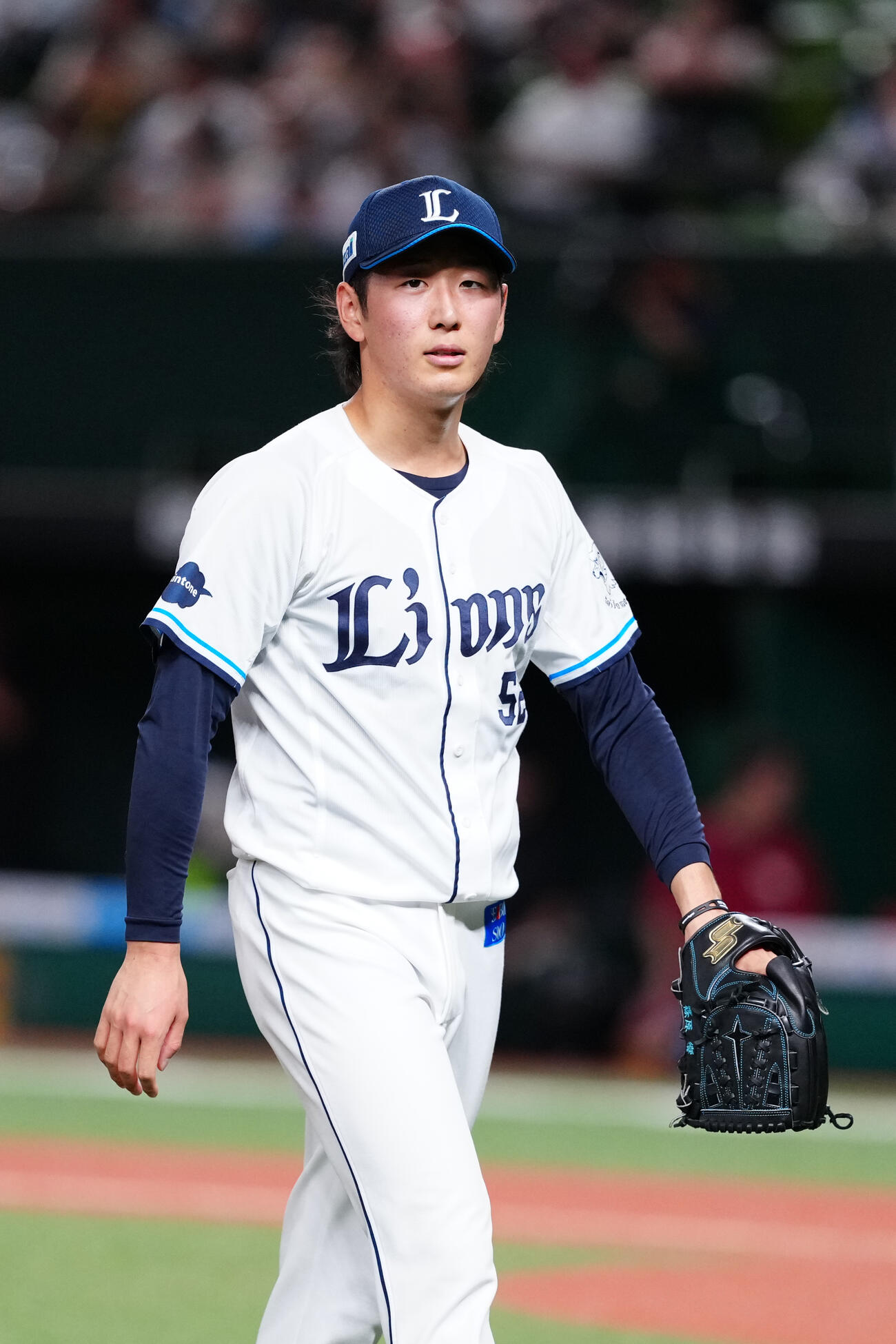 西武対楽天　8回表終了後、ベンチに引き揚げる西武3番手の篠原響（撮影・江口和貴）