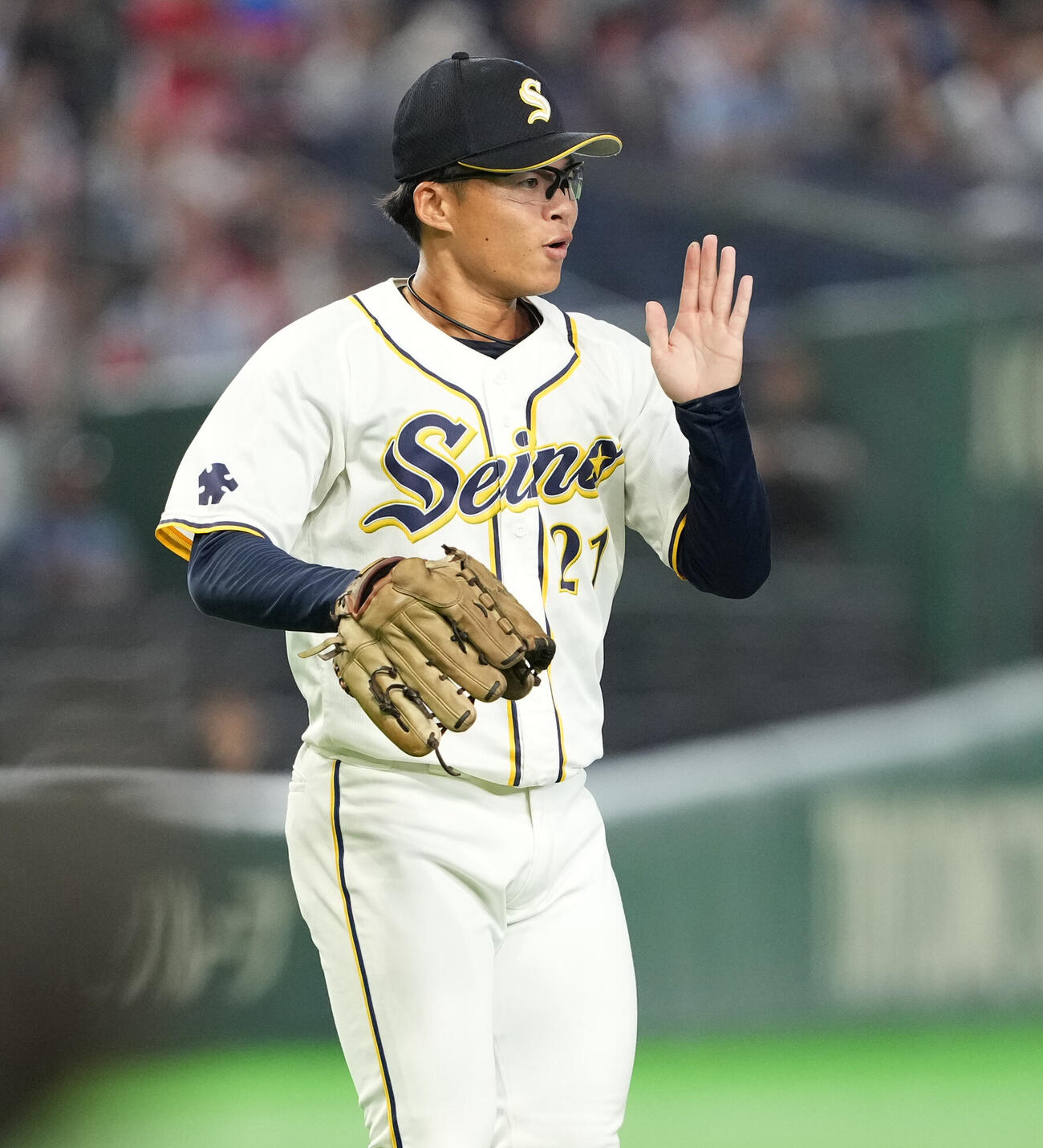 東京ガス対西濃運輸　5回表、ピンチを脱し笑顔を見せる西濃運輸の先発摺石達哉（撮影・たえ見朱実）
