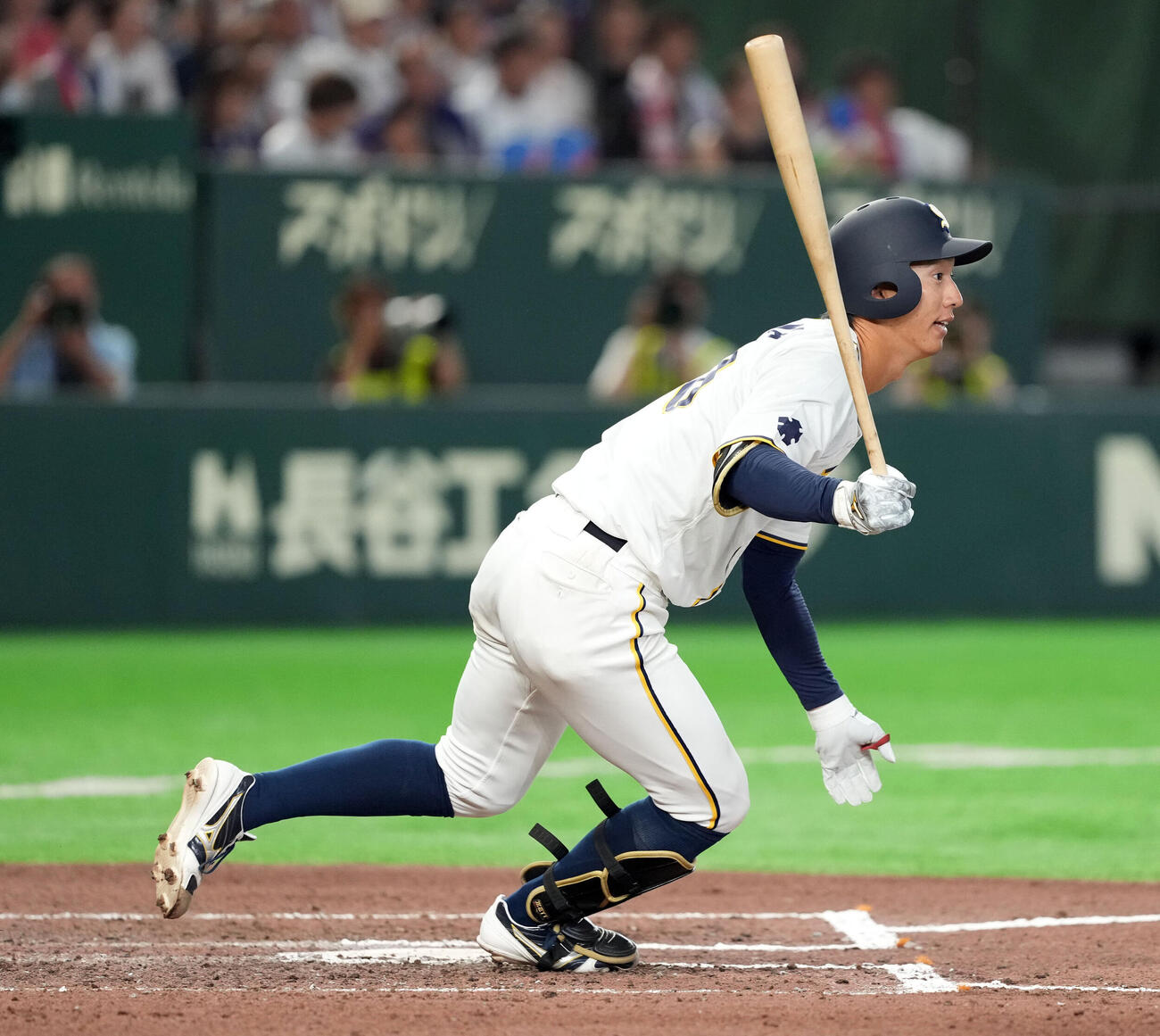 東京ガス対西濃運輸　7回裏西濃運輸2死二塁、右前に安打を放つ小中健蔵（撮影・たえ見朱実）